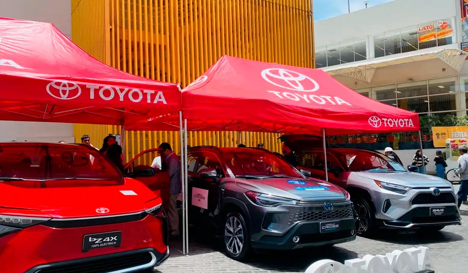 Toyota continúa su recorrido por las universidades del país impulsando la movilidad sostenible